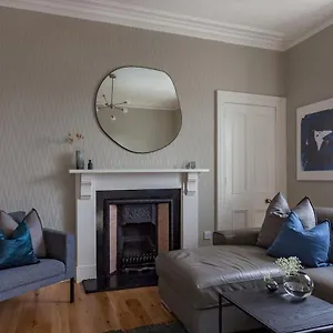  Apartment Esslemont Pad